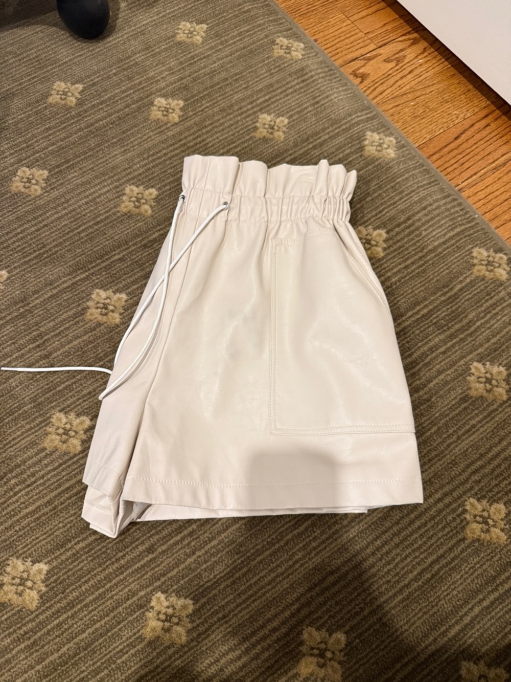 High Waist Leather-Look Women’s Shorts — Cream